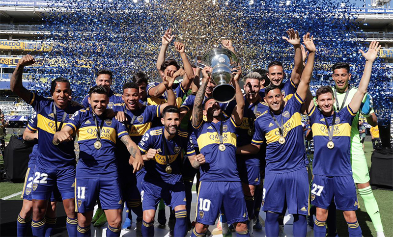 Nueve meses después, Boca recibió el trofeo de campeón de la Superliga