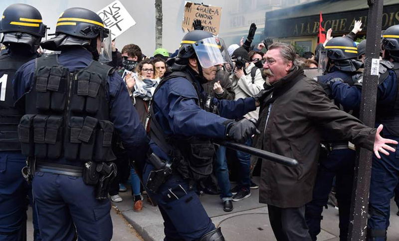 Más de 60 policías heridos y de 80 detenidos en las protestas en Francia