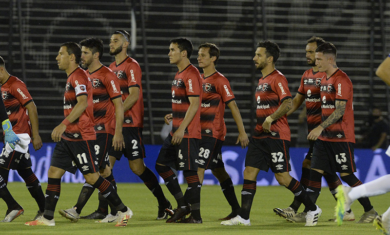 Con errores repetidos, Newell’s sufrió una dura derrota y comprometió sus chances