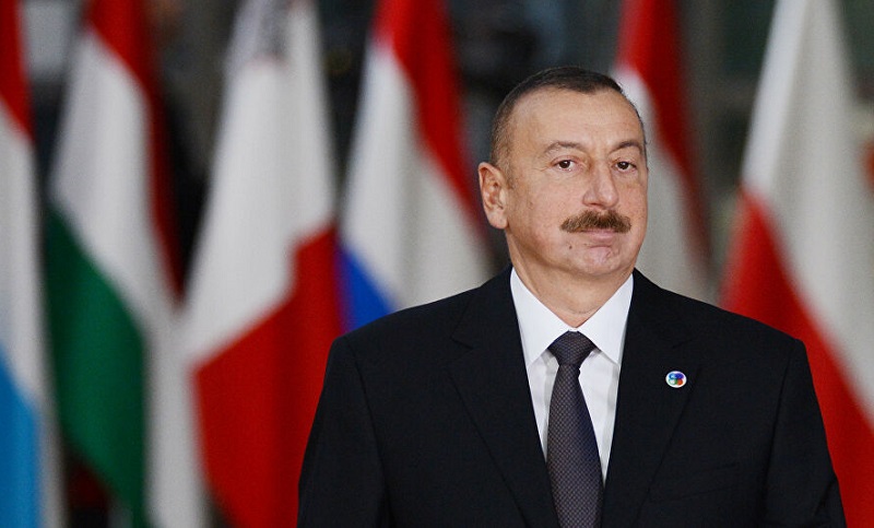 El presidente de Azerbaiyán dijo que Armenia admitió su derrota al pedir ayuda militar a Rusia