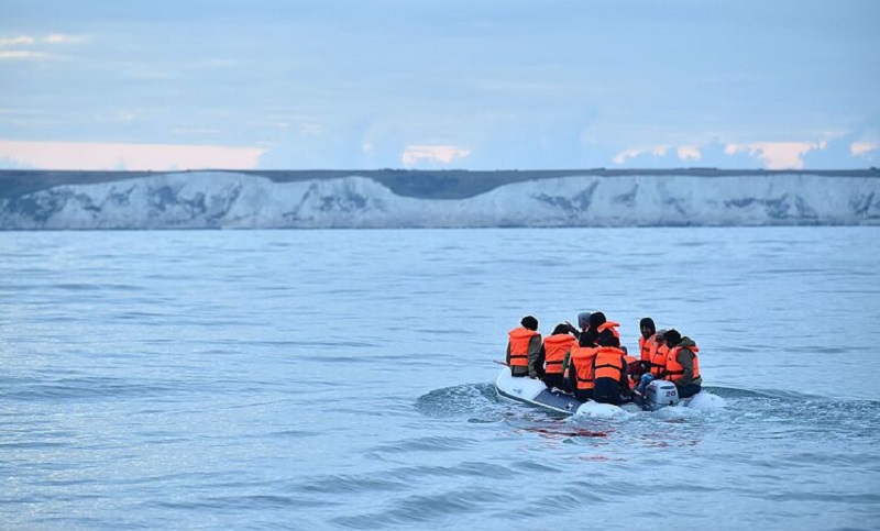 Rescataron con vida a 45 migrantes en las costas británicas