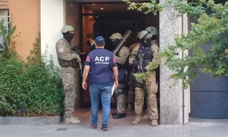 Dos allanamientos por un robo calificado terminaron con el secuestro de armas y documentos 