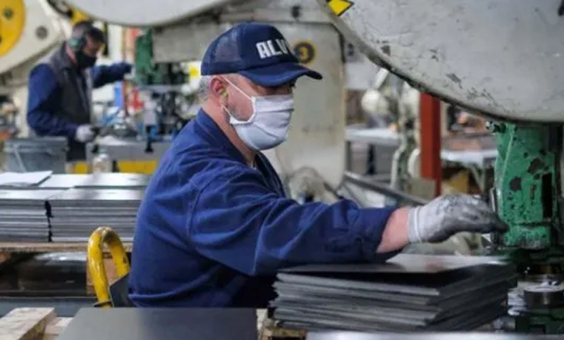 Producción de pymes industriales cayó casi 4% en octubre