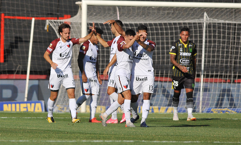 Colón venció a Defensa y se acerca a la Zona Campeonato de la Copa LPF