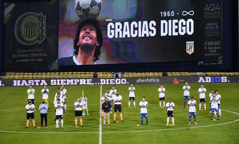 Emotivo homenaje a Maradona en el Gigante de Arroyito