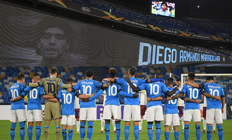 Napoli le rindió homenaje a Maradona y le dedicó el triunfo en la Europa League