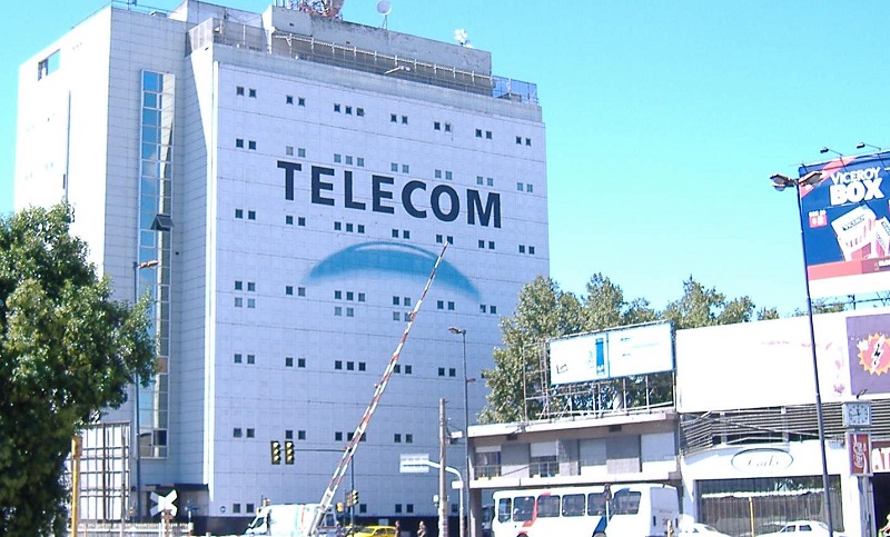Ratifican multa de 450.000 pesos a Telecom por tratos indignos