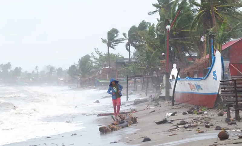 El tifón Goñi deja al menos diez muertos y más de 350.000 evacuados en Filipinas