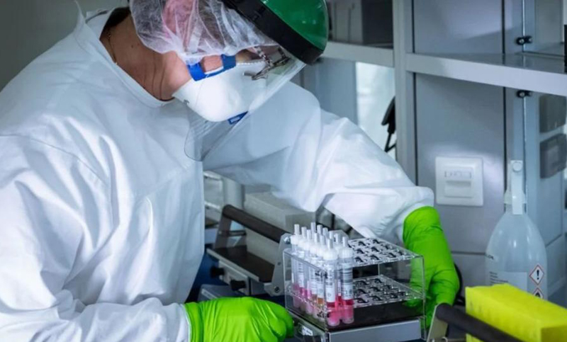 Reportan 11.163 nuevos casos y 251 decesos por coronavirus en el país
