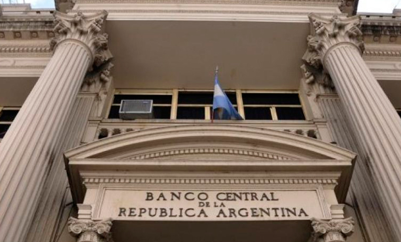 La previsión de inflación anual de las consultoras bajó al 35,8%