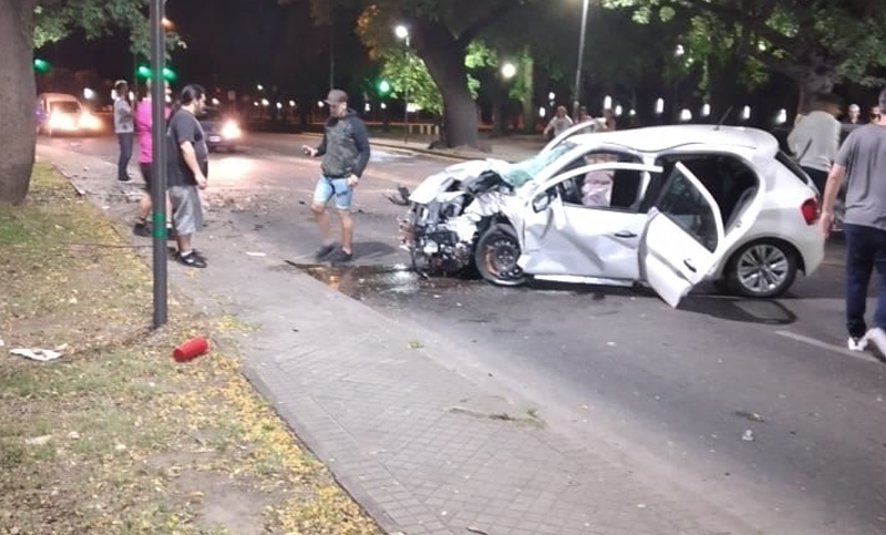 Violento siniestro vial con dos heridos graves