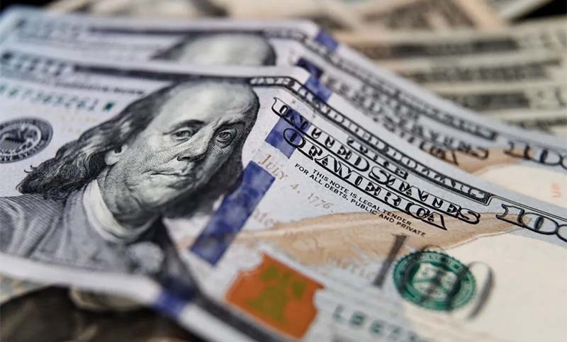 El dólar paralelo volvió a presionar el mercado cambiario