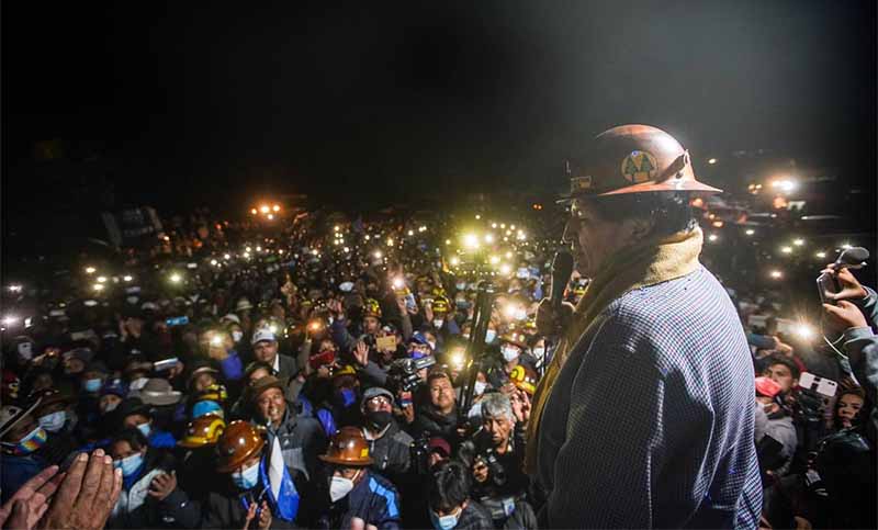 Miles de mineros bolivianos recibieron a Evo Morales