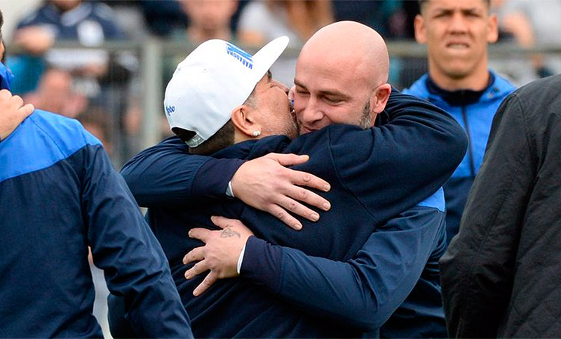 Méndez renunció en Gimnasia dolido por la muerte de Maradona