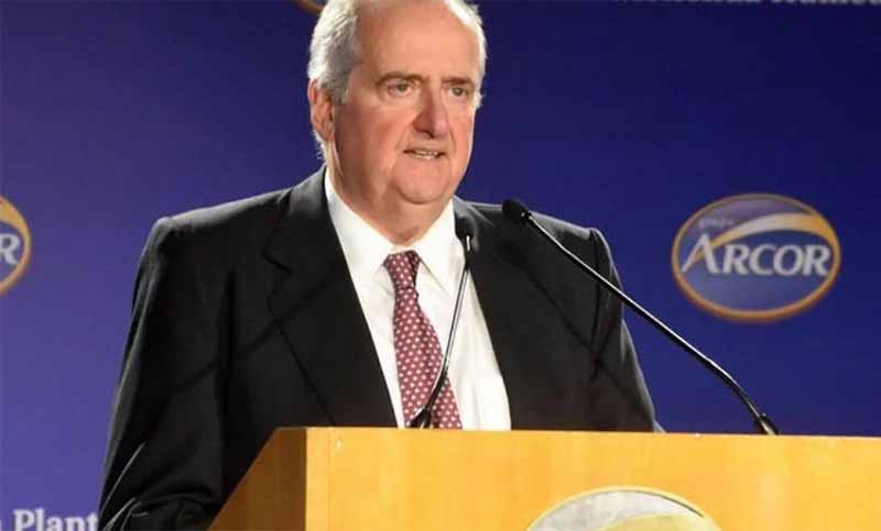 El dueño de Arcor reconoció el sensible deterioro en los salarios