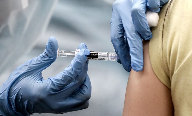 Promulgan la ley que declara de interés público a las vacunas contra el coronavirus