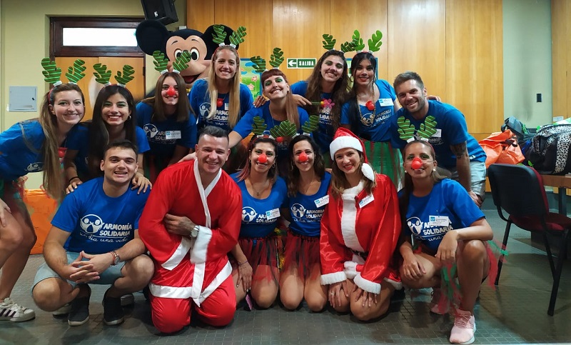 Recolectan juguetes para entregar a niños internados en el Vilela en Navidad