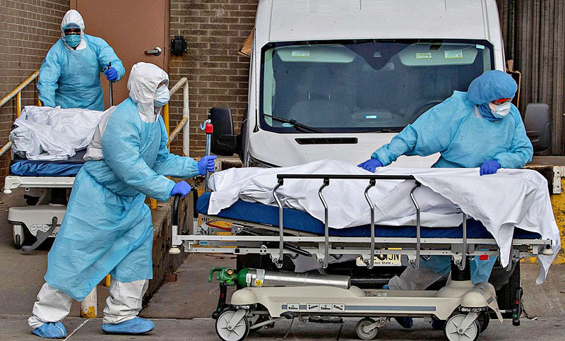 Estados Unidos registra el récord de muertes diarias por coronavirus, mientras la vacunación avanza a paso lento