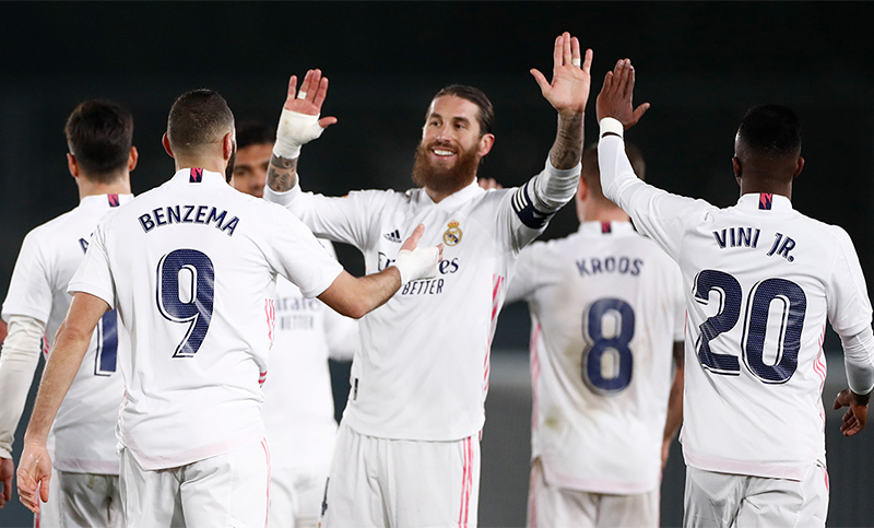Real Madrid superó a Granada y sigue en la punta