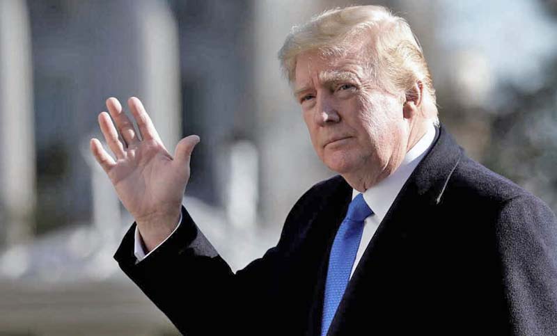 Trump indultó a 15 personas, la mayoría con causas cercanas al mandatario