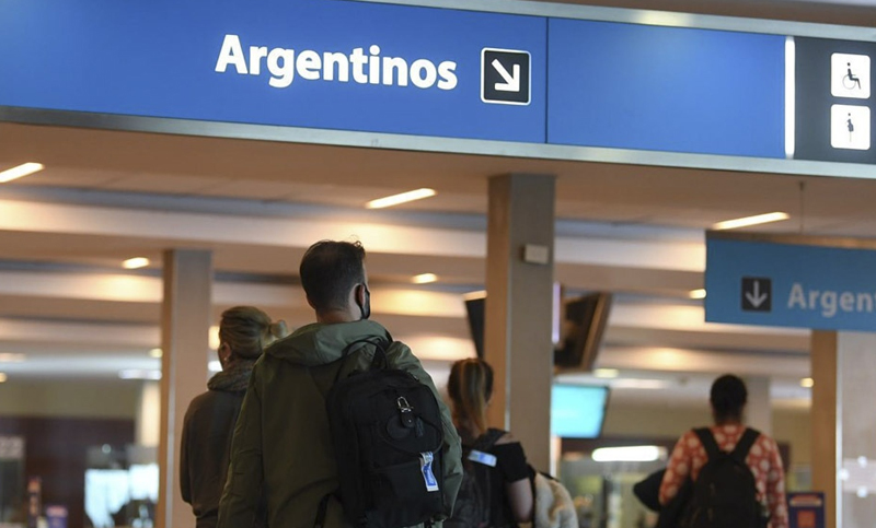 Argentina suspendió los vuelos procedentes del Reino Unido por la nueva cepa de Covid