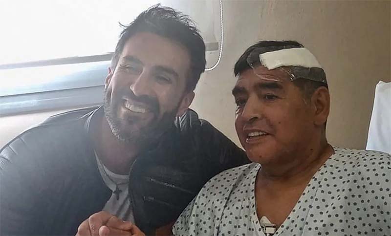 Aseguran que en dos clínicas aconsejaron no operar a Maradona por el hematoma en la cabeza