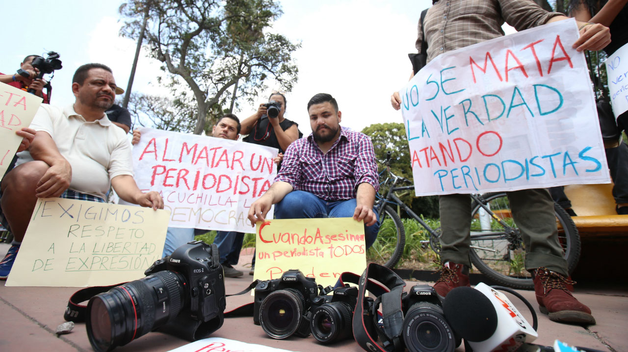 Cincuenta periodistas fueron asesinados en 2020, solo una minoría en guerras