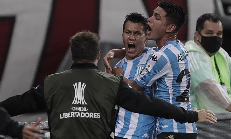 Racing eliminó por penales al campeón vigente Flamengo en Brasil