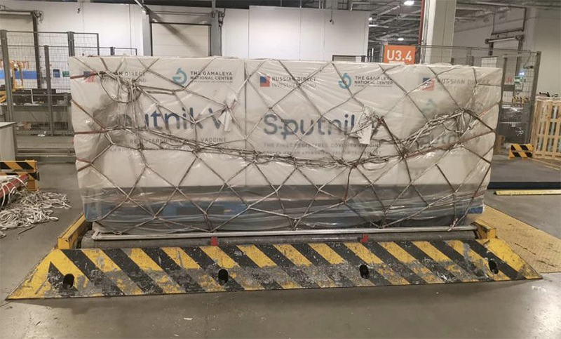 El vuelo de Aerolíneas Argentinas que traerá 300 mil dosis de Sputnik V ya aterrizó en Moscú