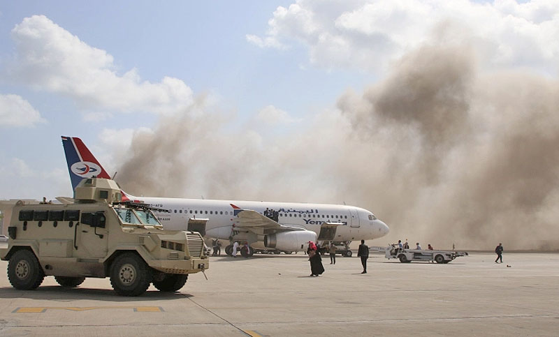 Diez muertos en un atentado en el aeropuerto de Adén contra el nuevo Gobierno de Yemen