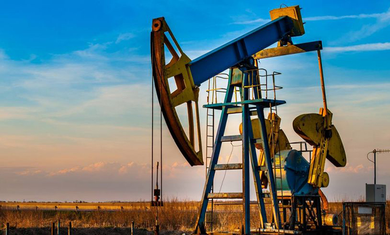 El petróleo se contrae debido a la suba del dólar y a los nuevos confinamientos