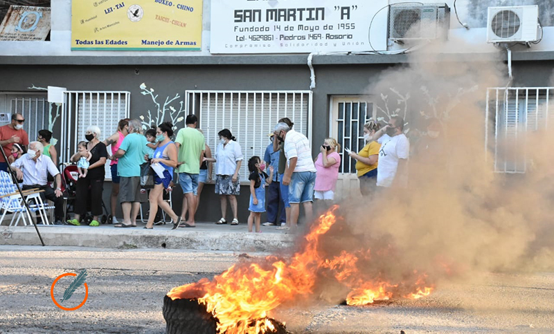 Vecinos de San Martín A cortaron la calle para reclamar por transporte, seguridad y entrega de alimentos