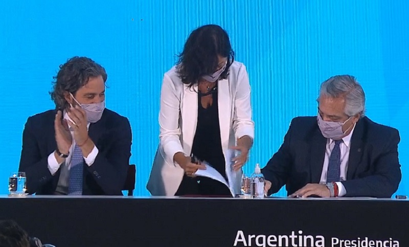 Con la firma del presidente, la ley de aborto entró en vigencia en todo el país 