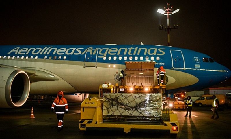 Parte a Rusia otro vuelo argentino en busca de 300.000 dosis de la vacuna Sputnik V