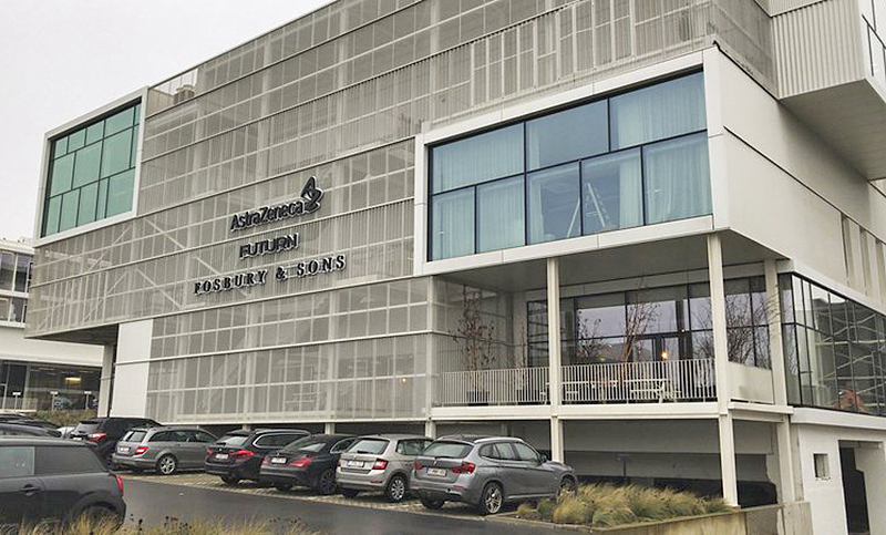 La UE allana una planta de AstraZeneca en Bélgica y exige que las vacunas lleguen «lo antes posible»