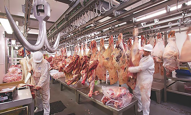 La Federación de la Carne está en alerta y la patronal dice que la negociación sigue abierta