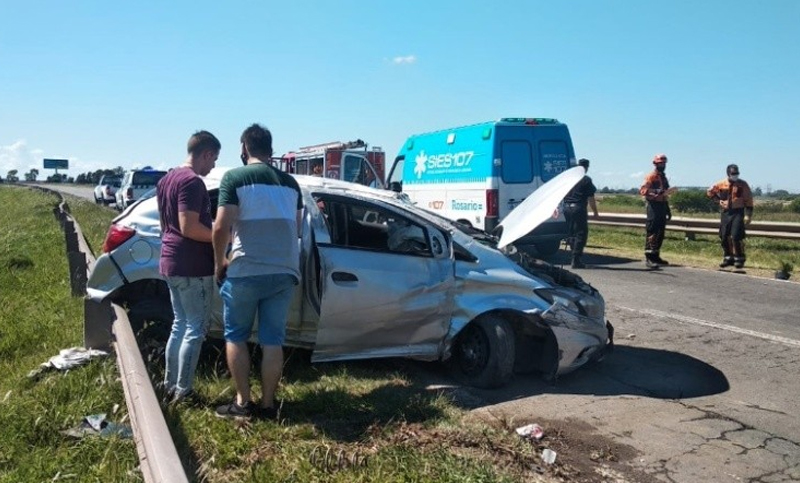 Autopista Rosario-Córdoba: un hombre perdió el control y volcó con su auto