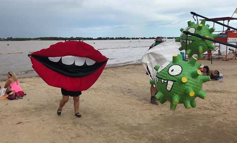 Concientizar con arte: campaña por el uso de barbijo en la Rambla