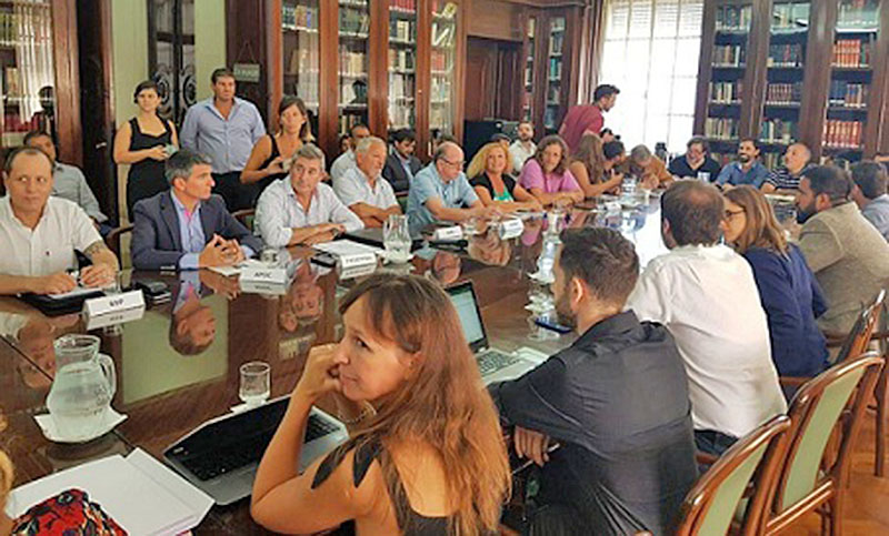 Los estatales bonaerenses retoman las paritarias con el gobierno
