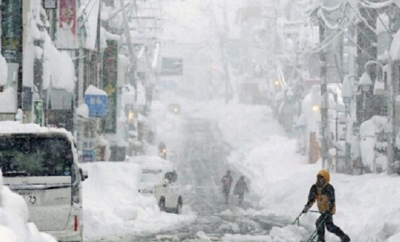 Una tormenta de nieve dejó al menos 8 muertos y 240 heridos en Japón