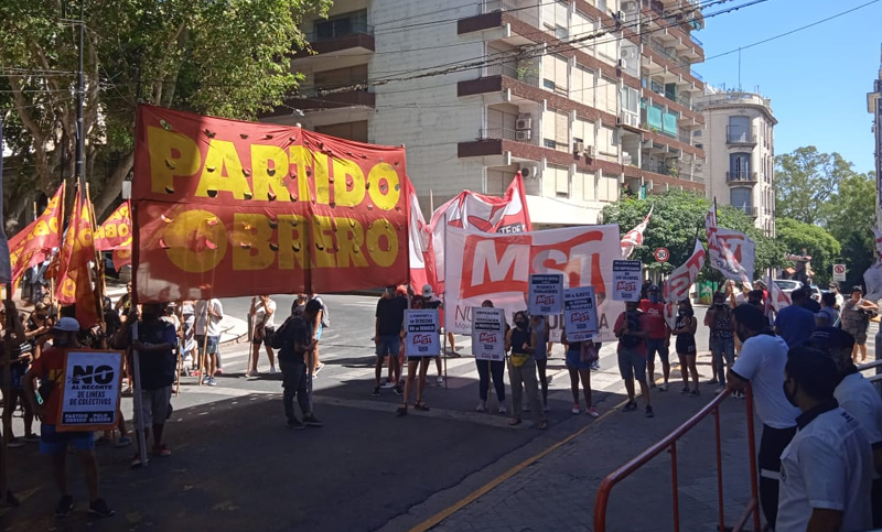 Distintas organizaciones de izquierda se movilizaron contra la emergencia en transporte