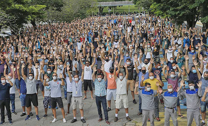 Trabajadores protestan contra Ford y Bolsonaro por la decisión de la empresa de irse de Brasil