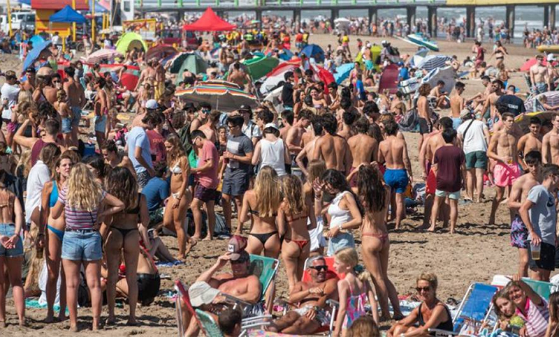 Javkin pidió responsabilidad: «Uno puede irse de vacaciones sin amontonarse con 300 personas»