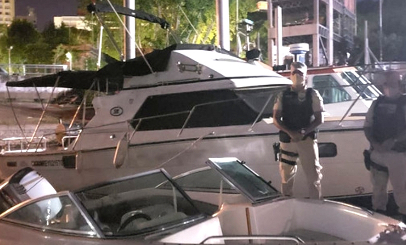 Desarticularon una fiesta clandestina en un yate con 48 personas
