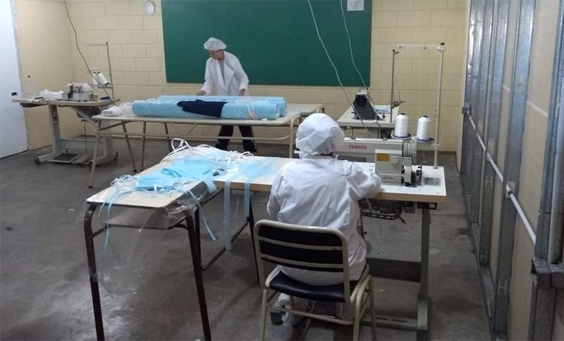 Detenidos de Gorina elaboraron 110 kits sanitarios y tapabocas para el hospital «Alejandro Korn»