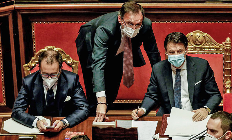 Conte espera sumar otros cinco senadores al oficialismo italiano para reforzar su Gobierno