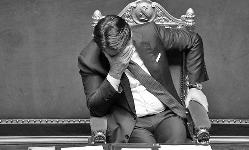 Conte renunció como premier italiano y busca formar un nuevo Gobierno