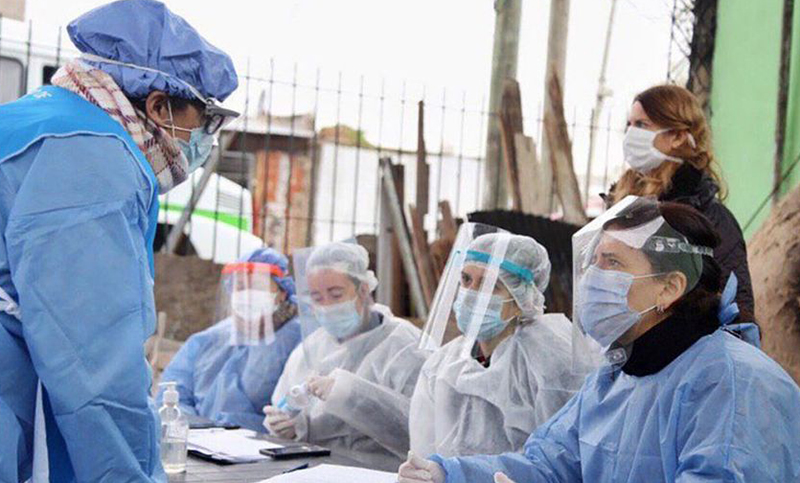 Reportaron 12.141 nuevos casos y 235 muertes por coronavirus en el país