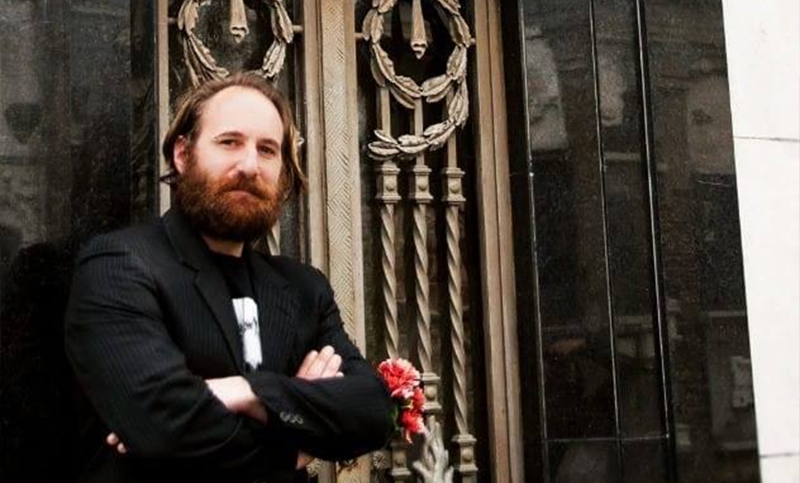 Comunismo líquido y caniches perdidos en Marketplace: Diego Ruso revisita la pandemia a través del humor