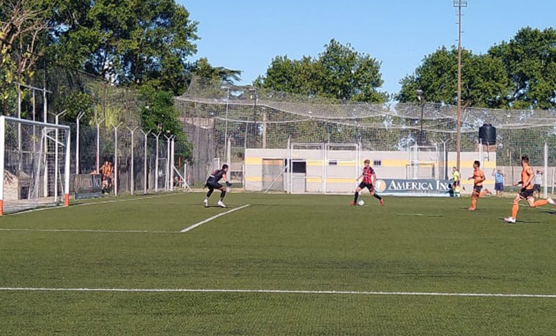 Adiur perdió con Cremería y sigue sin sumar en el Regional